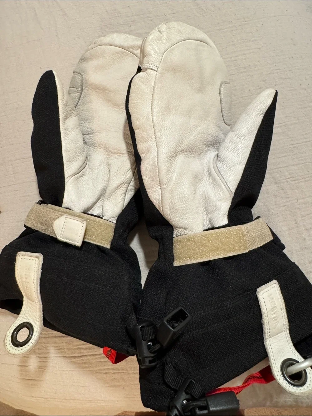 Ski Hestra Black and White Leather-Trim Woman’s Mittens Size 8 Ski